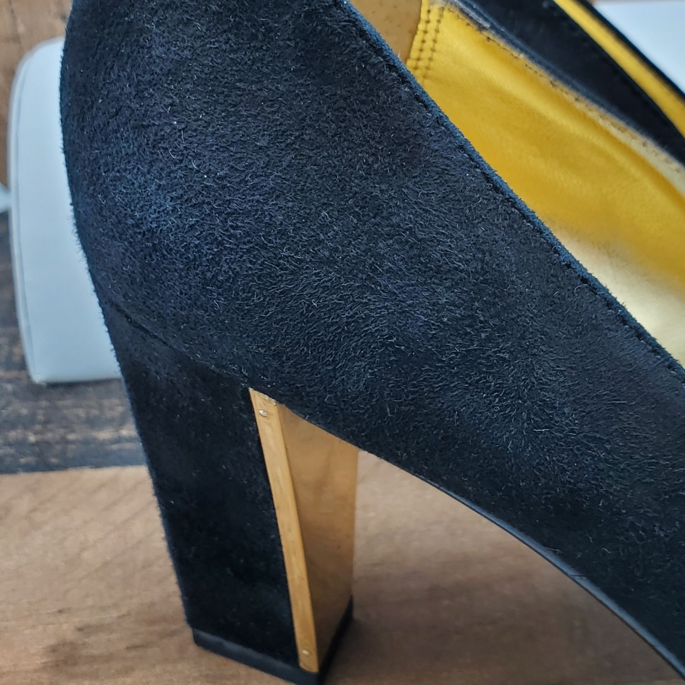 Anne Klein sueded monogram pumps 7.5 - Picture 6 of 8